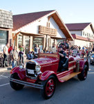 ....Festumzug durch Smithers....