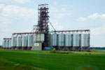 Hier die modernen Weizensilos