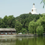 ....hier der traumhafte Belhai Park mit Tempel aus der Kaiserzeit.....