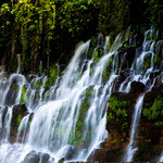 dieser wunderschöne Wasserfall entspringt als Quelle mitten im Berg....