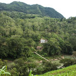 ....eine Hängebrücke über den Rio Cahabón....