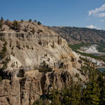 die obere "Bordüre" wurde durch Vulkangestein geformt