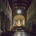 Diese Kirche entstand im 6ten Jahrhundert und wurde im 12ten Jahrhundert neu errichtet