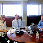 in der Mitte Senor Schreiber GF von Festo Mexico