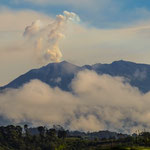 ....und der schmauchende Vulkan "Turrialba" in der Ferne