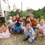 ....die sich alle begeistert haben fotografieren lassen - auch die Nachbarskinder....
