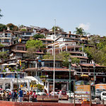 An den steilen Hängen sind wunderbare Villen gebaut