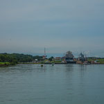 ....Schleusenausfahrt in die Bahia Limón.....