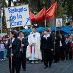 ...diese Prozession ist zu Ehren der Reliquie "de la Cruz"