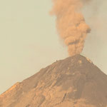 ....und man sieht seitlich Geseinsbrocken herunter kullern....