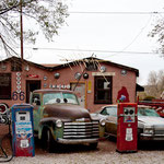 .....diese Oldtimer dagegen - nicht mehr fahrbereit - sind schon ein Magnet....