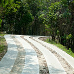 und wehe man kommt hier von der Fahrspur ab - dann sind die Reifen hin