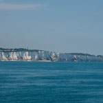 und die berühmten englischen Kreidefelsen - von sehr weit sichtbar