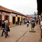 Die Häuser der Innenstadt sind bunt gestrichen