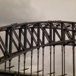 Harbour Bridge kann auf dem oberen Bogen begangen werden