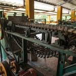 Die nächsten Bilder zeigen Maschinen zur Weiterverarbeitung der Fasern.....