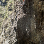 ....Teo unser guide ist nach oben geklettert.....