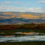 dieses wunderschöne weite Tal wird schon vom kleinen Fluss künstlich bewässert