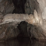 ....eine natürliche Brücke mit "gehauenen Treppen".....