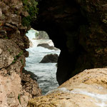 und hat sich sogar einen Tunnel durch die Felswand gegraben