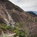 ....hier ein Pfad als einzige Zufahrt zum Dorf.....