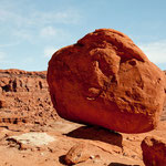 Man kann´s kaum glauben wie solche Riesensteine "balancieren"