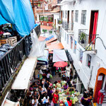 Dieser Markt ist vollkommen in die engen Häuser und Gassen integriert