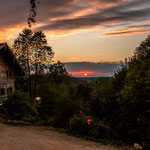 ...und einem alten Bauernhaus.