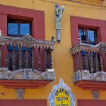 Sehenswert sind Balkone....