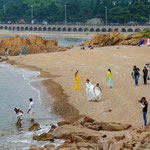 ....hoffentlich wird das Kleid nicht nass - ist aber eh nur geliehen.....