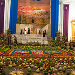 ....auch diese Kirche hat einen solchen grandiosen Teppich....