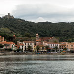 ...mit kleinem Segel- und Fischerhafen.