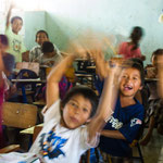 ....Rita wird im Klassenzimmer überschwenglich begrüsst....