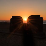 Eine Steinskulptur mitten in den Dünen