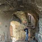 Durch die Häuser durch gehen die Dorfstrassen