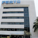 das imposante Gebäude von Festo Mexico Stadt