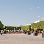 Plätze mit beschnittenen Lorbeerbäumen