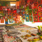 ....alles ist bunt - wie die Kleider der Frauen.....