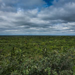 ...der Blick von der 38 m hohen Pyramide....