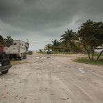 ....ein Parkplatz mitten in Placencia.....