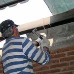 Schwerstarbeit mit Hammer und Meißel....