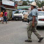 ....Strassenleben in Rio Dulce....