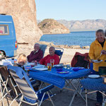 Anni und Wolfgang servieren ihr traumhaftes Gulasch.....