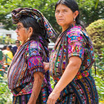 .....und buntgekleidete Menschen.....