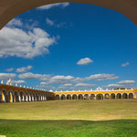 ....Fußballplatz groß....