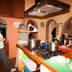 ...und Rudi muss die Spätzlepresse bedienen.