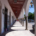 ....mit tollen langen Arkaden....