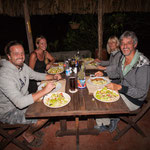 Mit unseren Reisefreunden Simone und Olaf genießen wir Harald´s Schnitzel