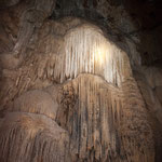 ....pro 100 Jahren wachsen die Stalagniten 3 cm....