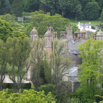 ...das Schloss darf man gegen viel Eintrittsgeld besichtigen - nichts für Schwaben...